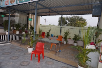 hotel radha raman and restaurant