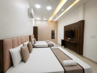 hotel kr near golden temple