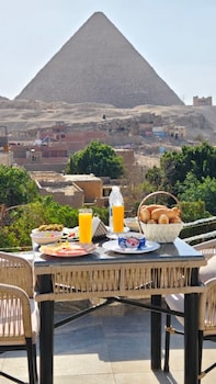 lavista pyramid view