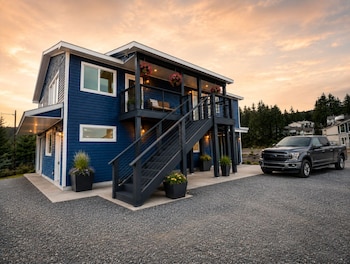 Kodiak Suites,,2 star