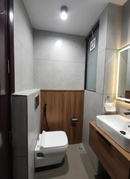 giri prime inn cyber city by otaboostup