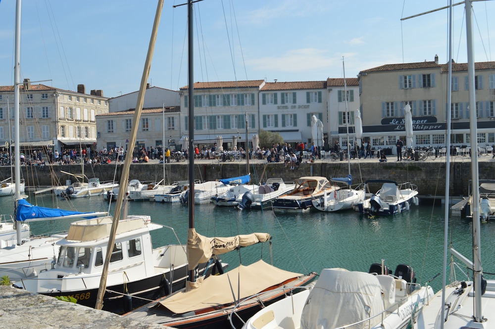 hotel du port