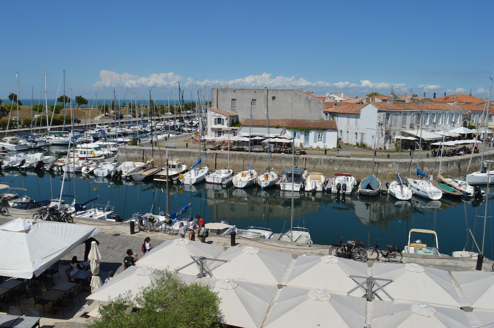 hotel du port