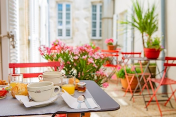 hotel du port