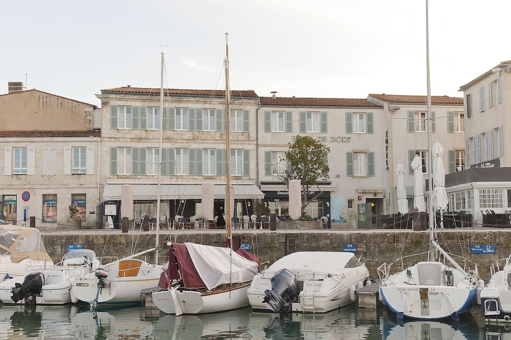 hotel du port