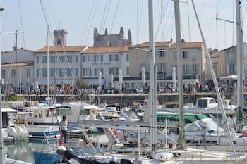 hotel du port