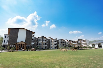 the jungle trail corbett resort and spa