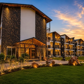 the jungle trail corbett resort and spa
