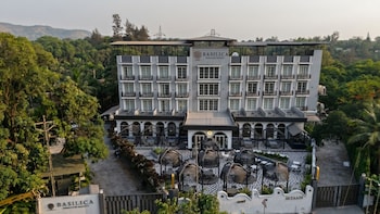 basilica resort loanvala