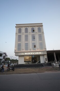 hotel modern sarai
