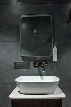hotel modern sarai
