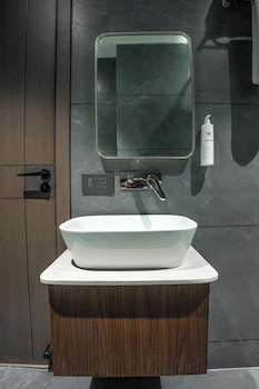 hotel modern sarai
