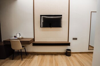 hotel modern sarai