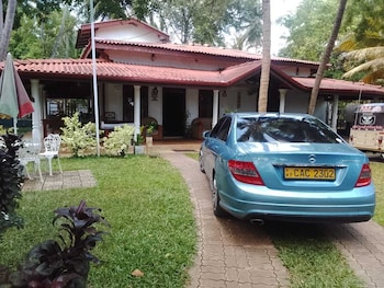 rio lake hotel sigiriya