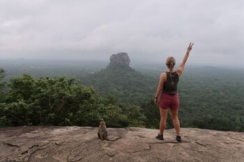 rio lake hotel sigiriya
