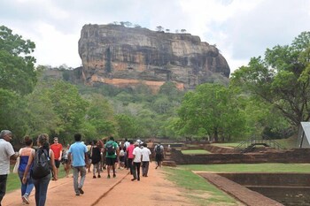 rio lake hotel sigiriya