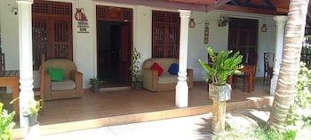 rio lake hotel sigiriya