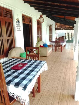rio lake hotel sigiriya