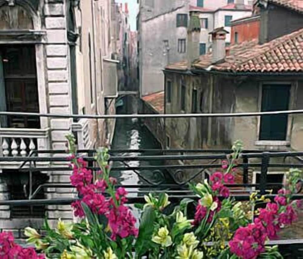 casa pisani canal