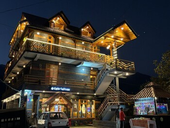 cafe saffron sips and stays