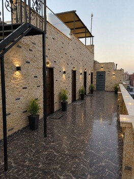 anubis pyramids view inn