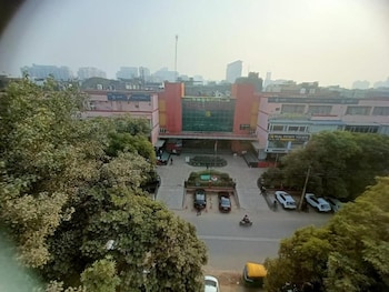 saltstayz premier sector 28 faridabad