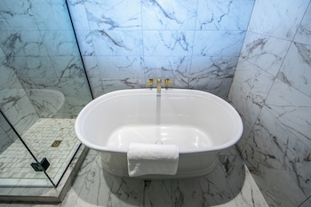 The Cardinal Hotel,,3 star