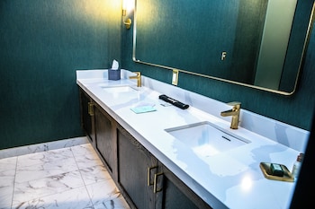 The Cardinal Hotel,,3 star