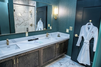 The Cardinal Hotel,,3 star