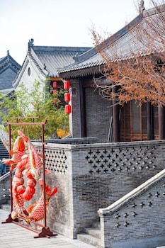 Luoyang Yunhuali Hotel,,4 star
