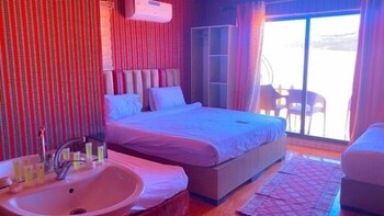 lavra luxury camp