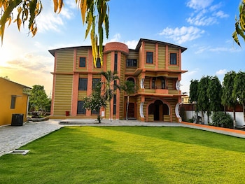 Lila Palace,,3 star