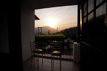 Flyo Stayo - Naukuchiatal,,3 star