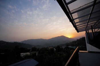 flyo stayo naukuchiatal