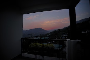 flyo stayo naukuchiatal