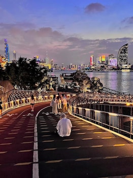 jinglai hotel shanghai yuyuan xintiandi lujiabang road metro
