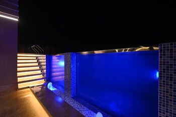 Solana Sky Pool Boutique Hotel,,5 star