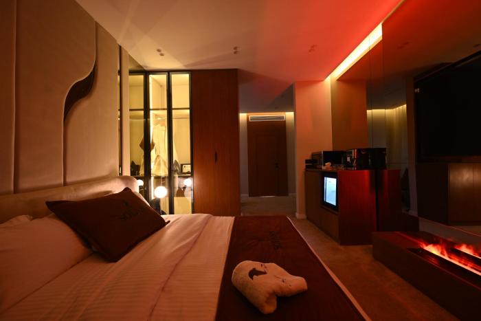 solana sky pool boutique hotel