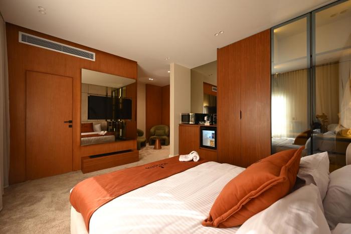 solana sky pool boutique hotel
