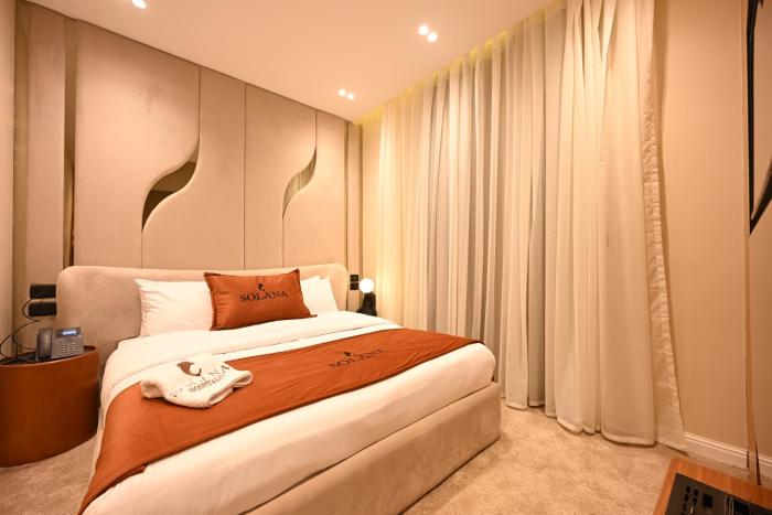solana sky pool boutique hotel