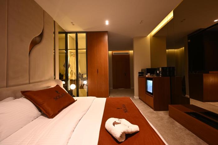 solana sky pool boutique hotel
