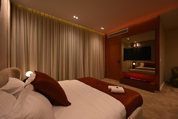 solana sky pool boutique hotel