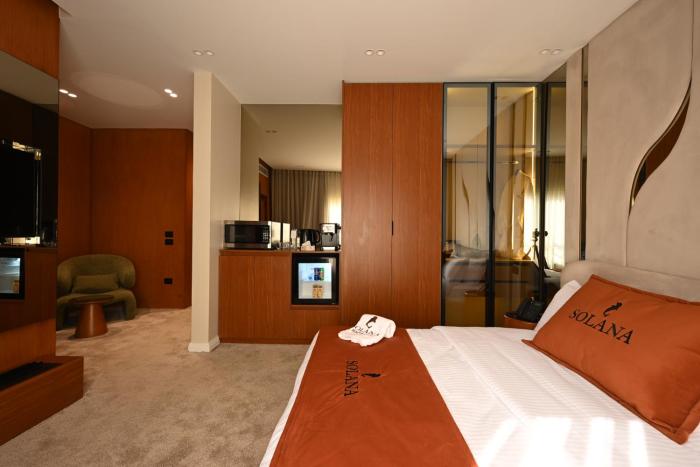 solana sky pool boutique hotel