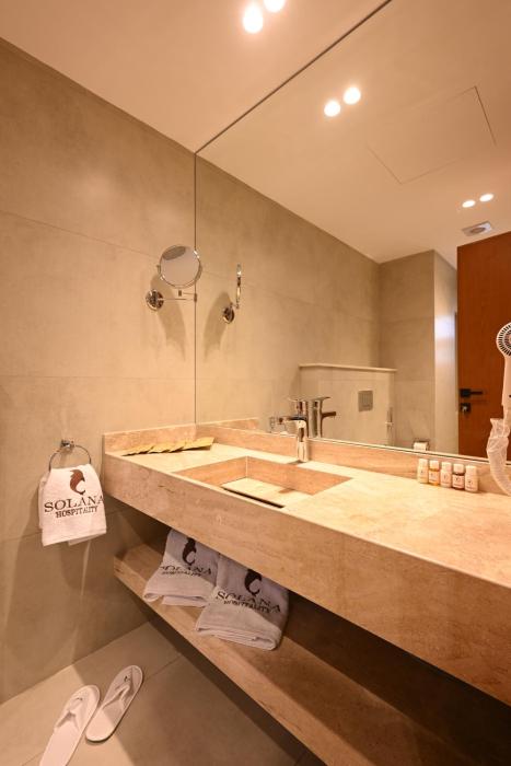 solana sky pool boutique hotel