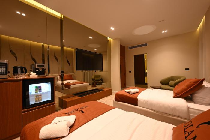 solana sky pool boutique hotel