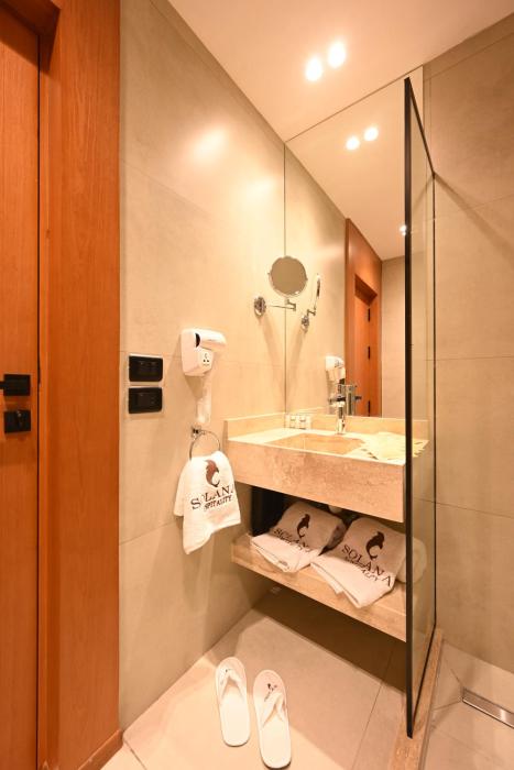 solana sky pool boutique hotel