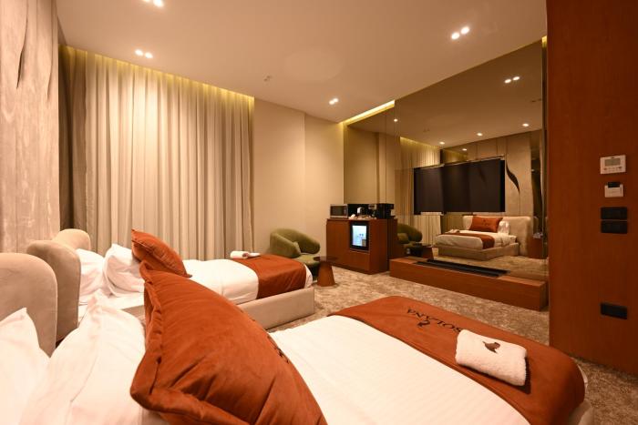 solana sky pool boutique hotel
