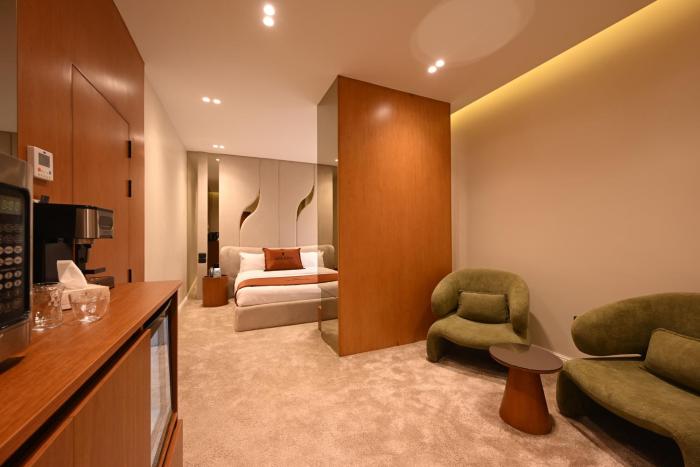 solana sky pool boutique hotel