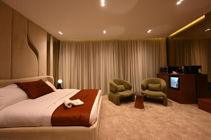 solana sky pool boutique hotel