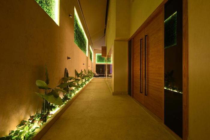 solana sky pool boutique hotel